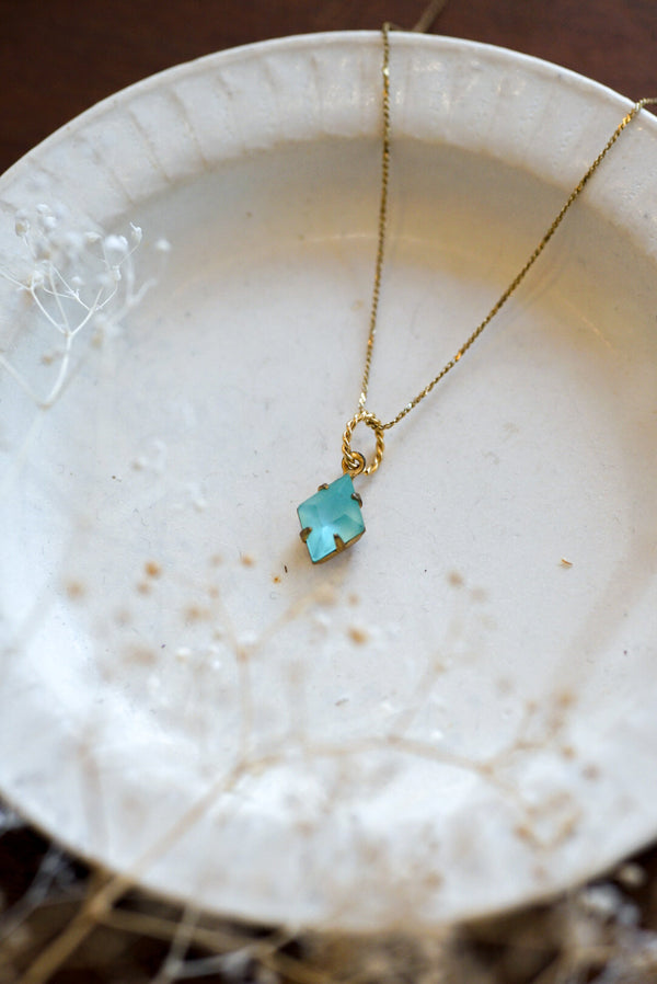 マットの質感が美しいアクアブルーのヴィンテージガラス✨