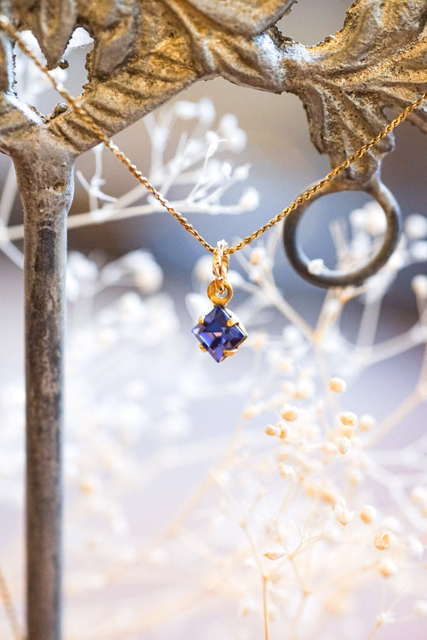 タンザナイトブルーの煌めき