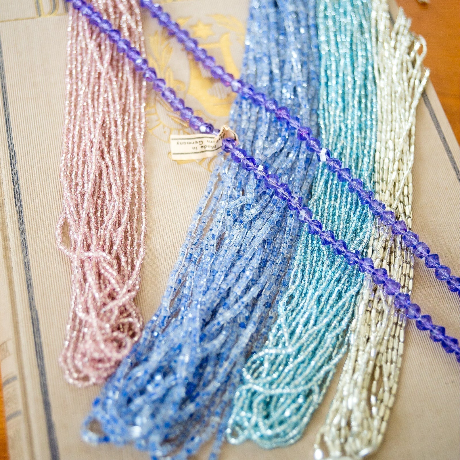 シードビーズ、ヘリオトロープ入荷＊ヴィンテージパーツ入荷日記