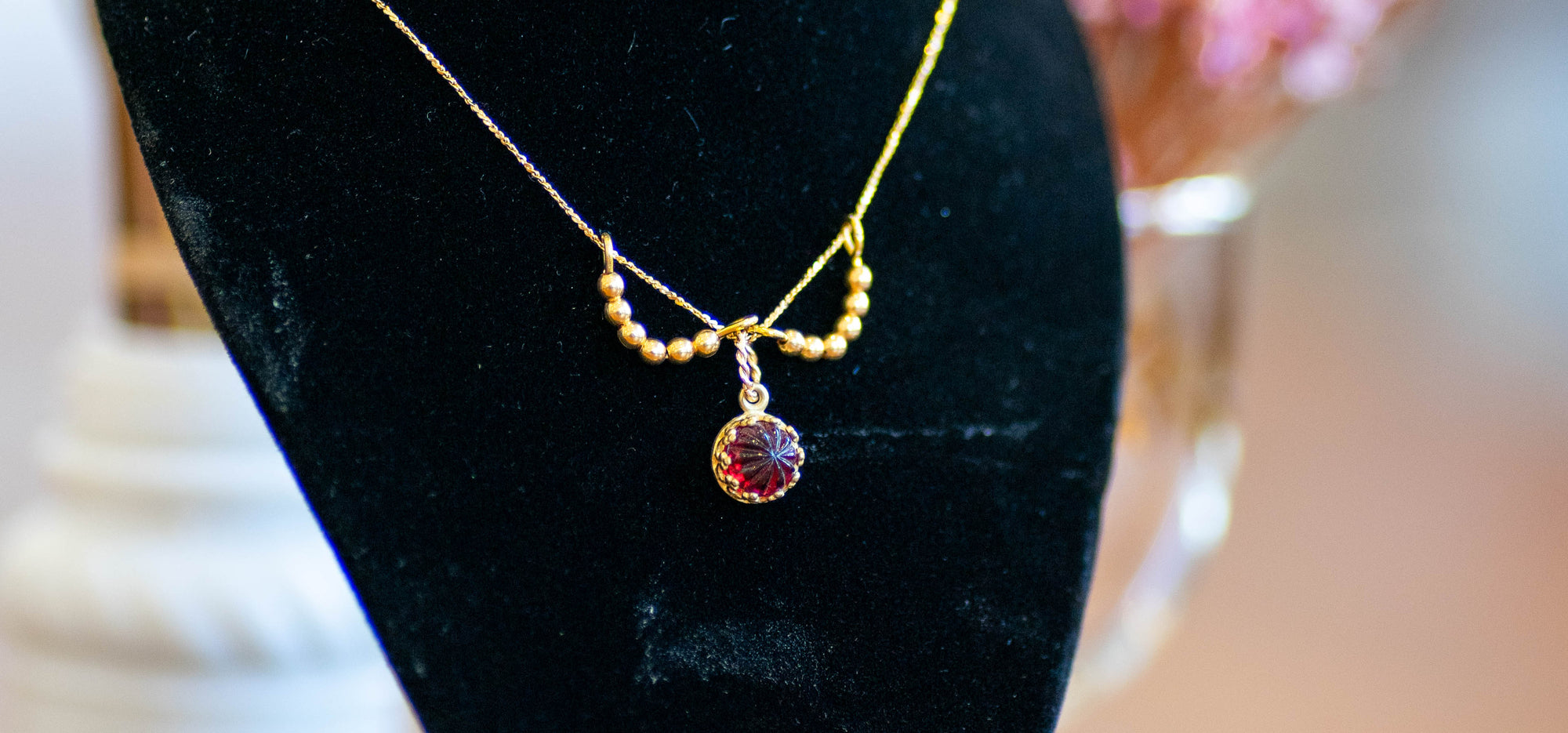 プリズムスターが流れるゴールドネックレス＊レミース横浜店