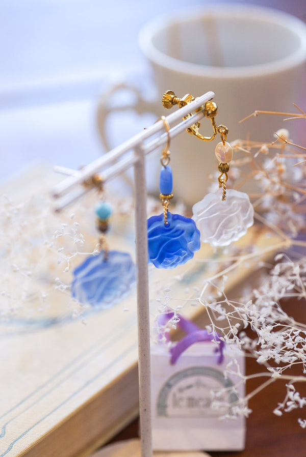 ドイツヴィンテージの薔薇モチーフパーツ