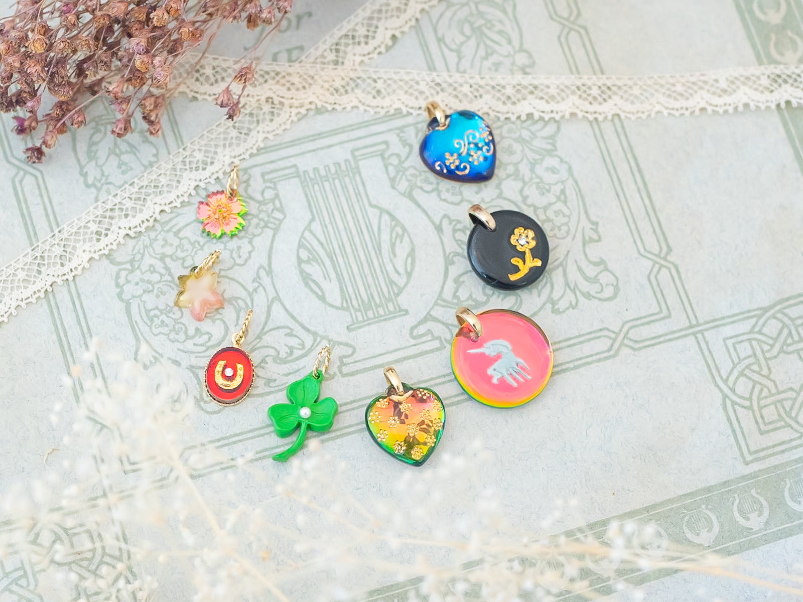 le meace - ヴィンテージビーズアクセサリーパーツ：ビーズ 外国ボタン