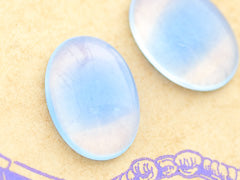 ホワイトオパール＆ライトブルーのカボション 18×13mm
