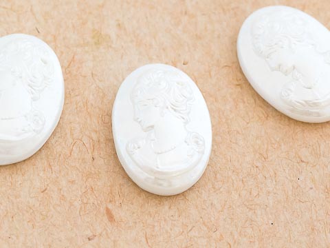 ホワイトパールのカメオ オーバル 18×13mm SOLD OUT